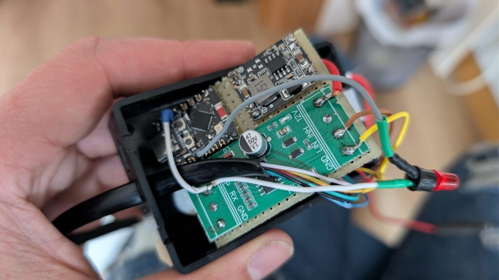 The first prototype with the ESP32 C3 and wires everywhere
